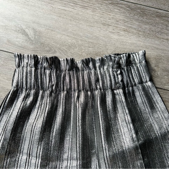 ZARA Silver Metallic Pleated Mini Skirt - Picture 6 of 16